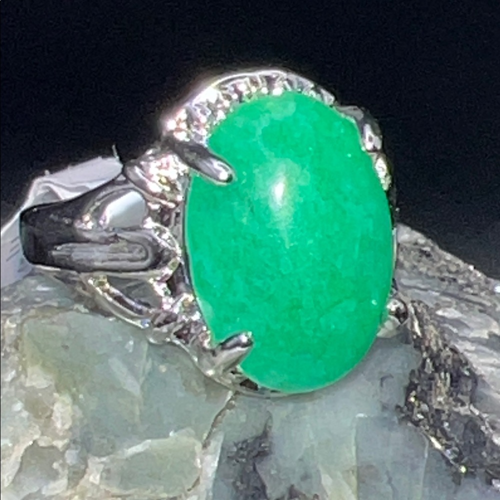 Beautiful Jadeite Ring - Green Gemstone - Picture 3 of 5